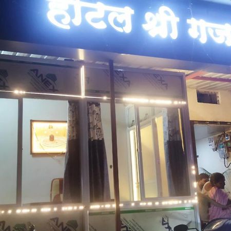 אויאיין Shree Gajlaxmi Hotel Walking Distance From Mahakaleswar מראה חיצוני תמונה