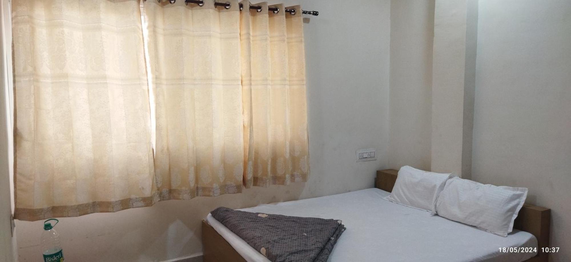 אויאיין Shree Gajlaxmi Hotel Walking Distance From Mahakaleswar מראה חיצוני תמונה