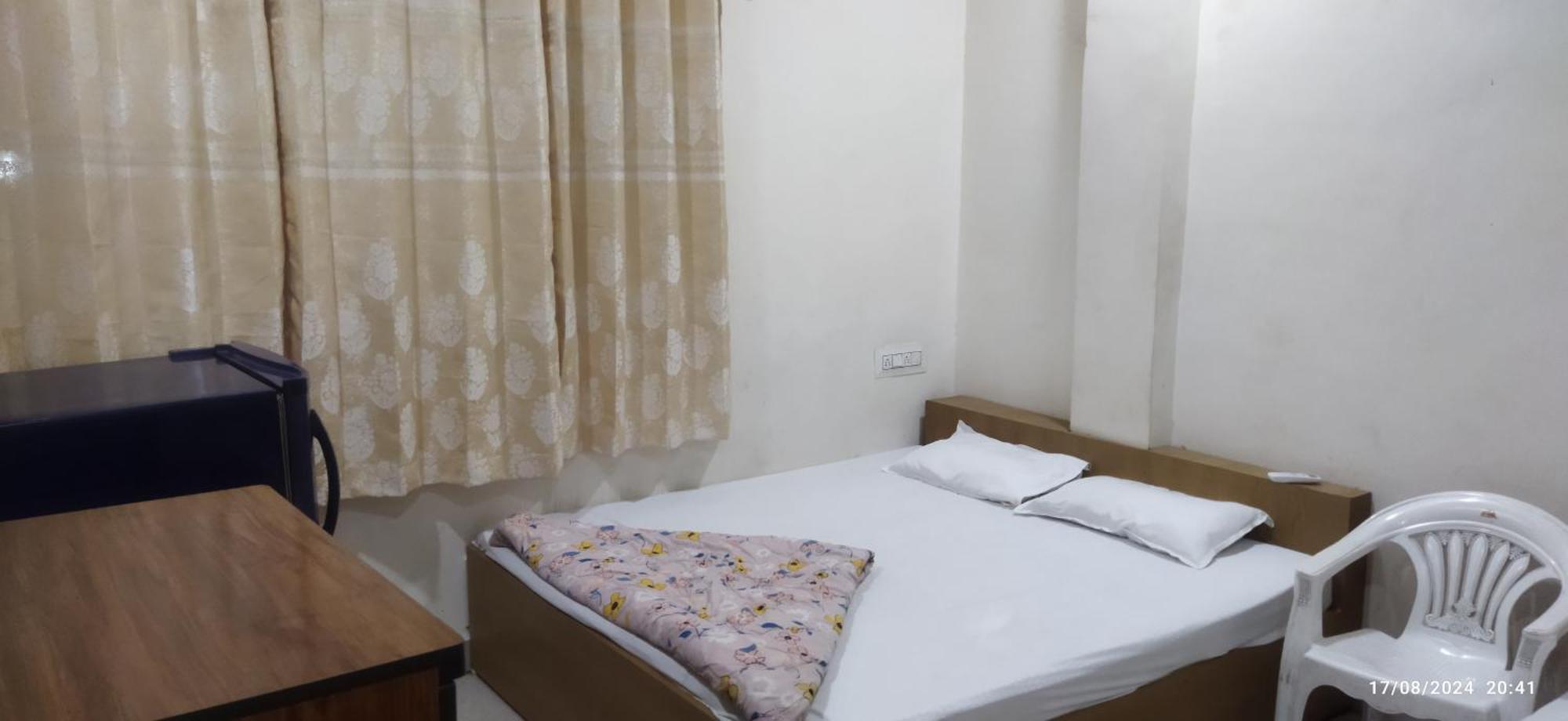 אויאיין Shree Gajlaxmi Hotel Walking Distance From Mahakaleswar מראה חיצוני תמונה